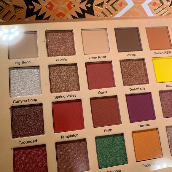 CoCo Urban Sandstone eyeshadow pallet - Picture 5 of 6